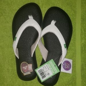 Sanuk yoga mat flip flops